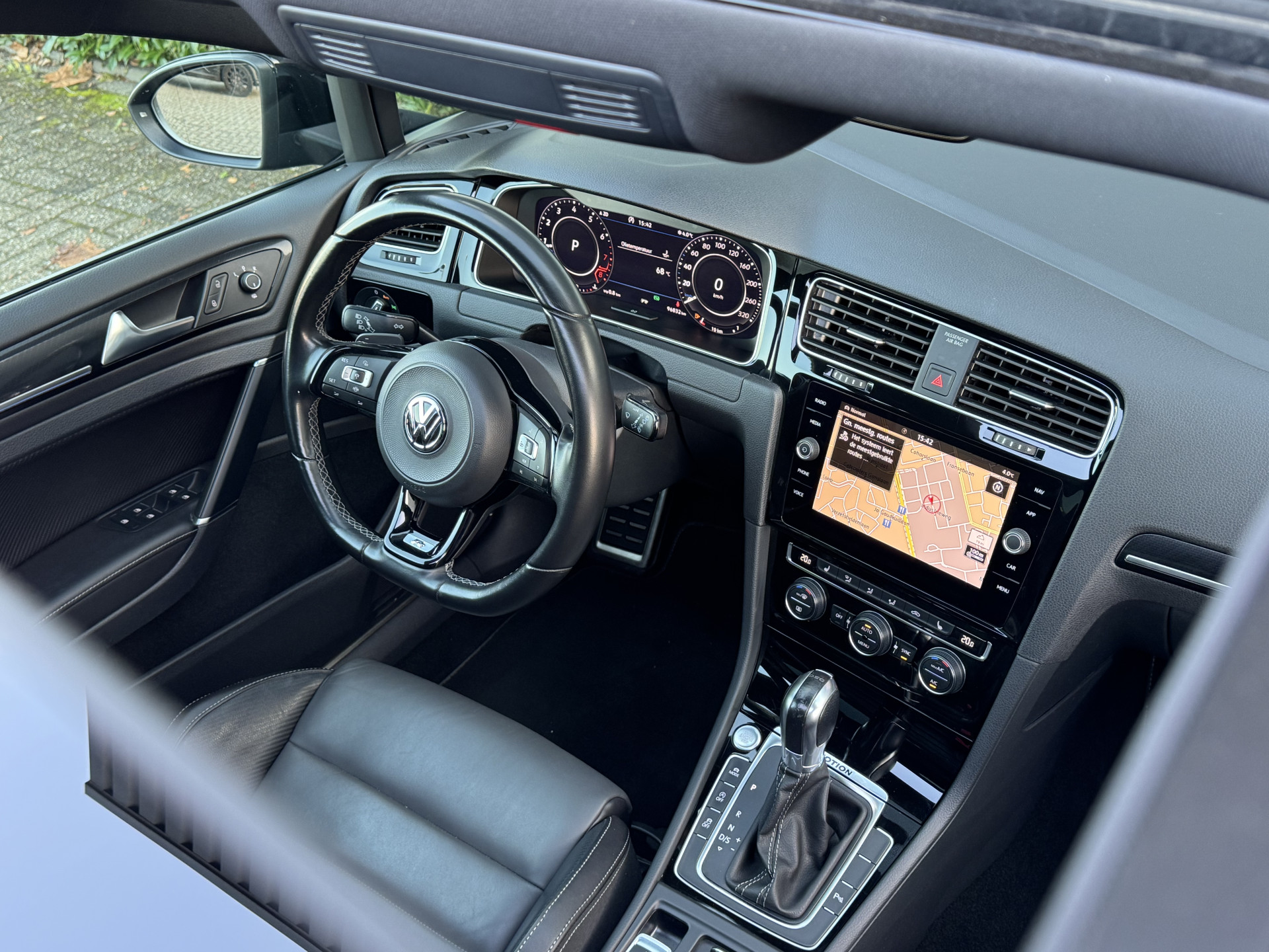 49380699-26.jpg