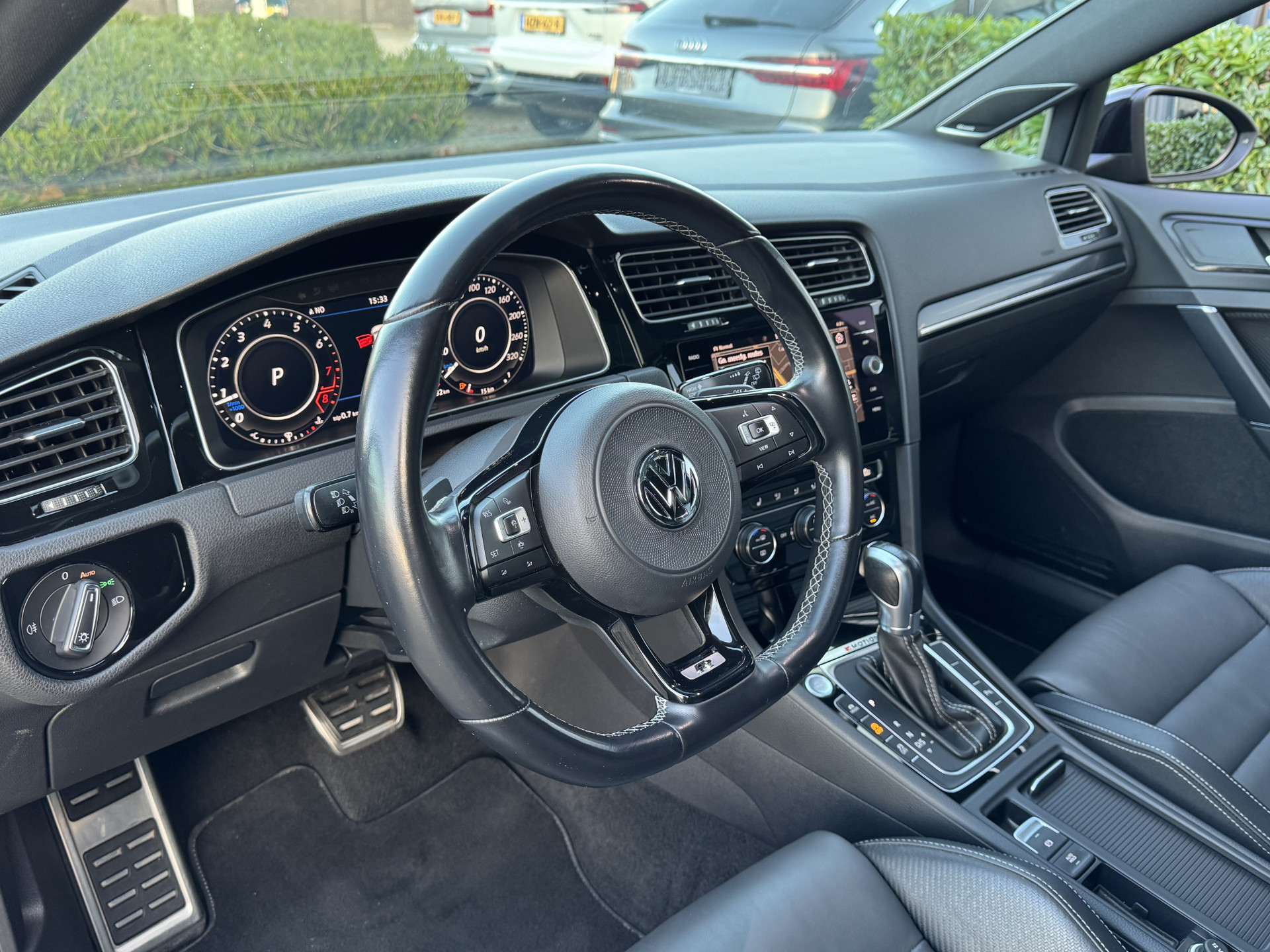 49380699-5.jpg