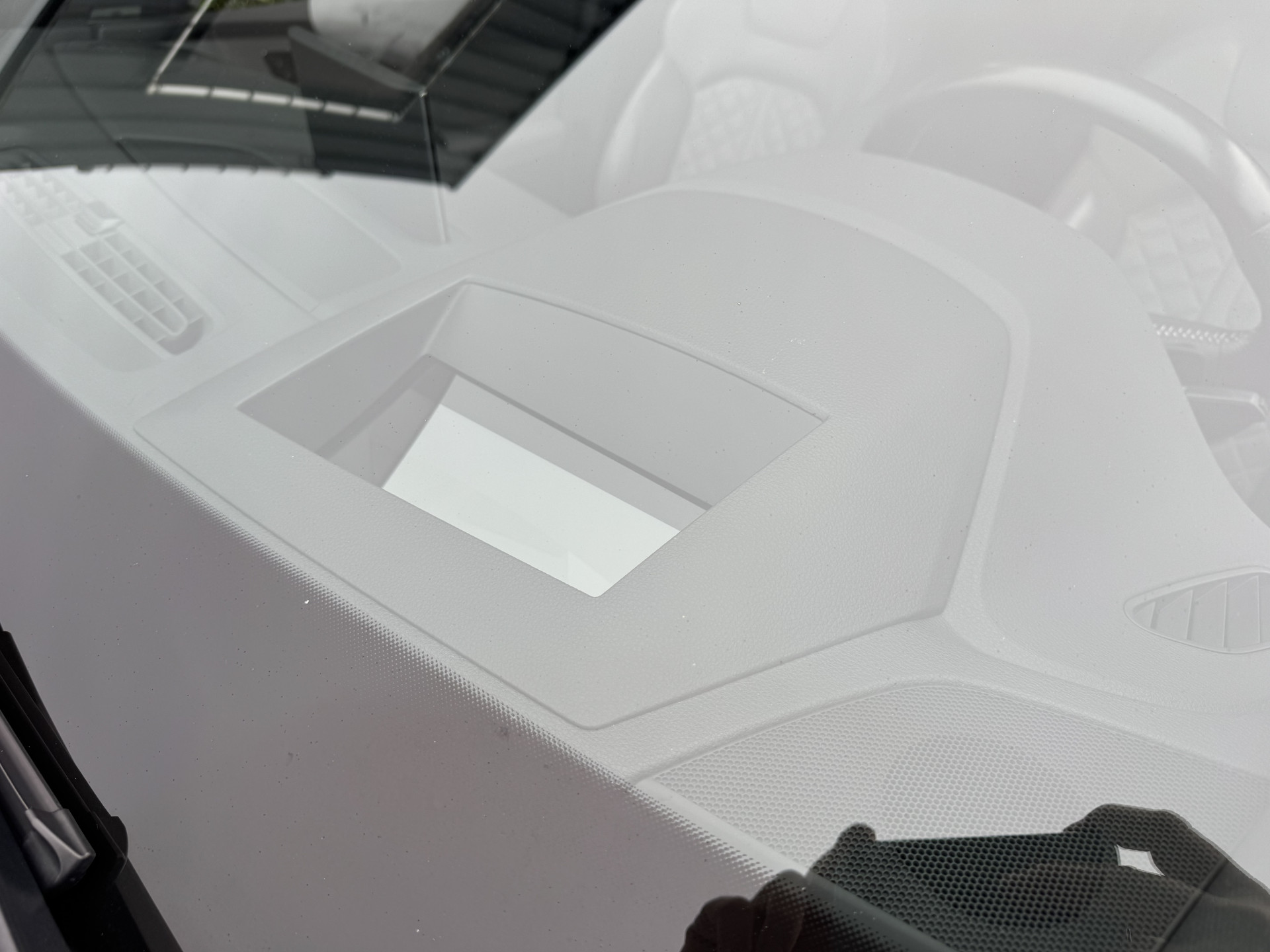 52098526-24.jpg