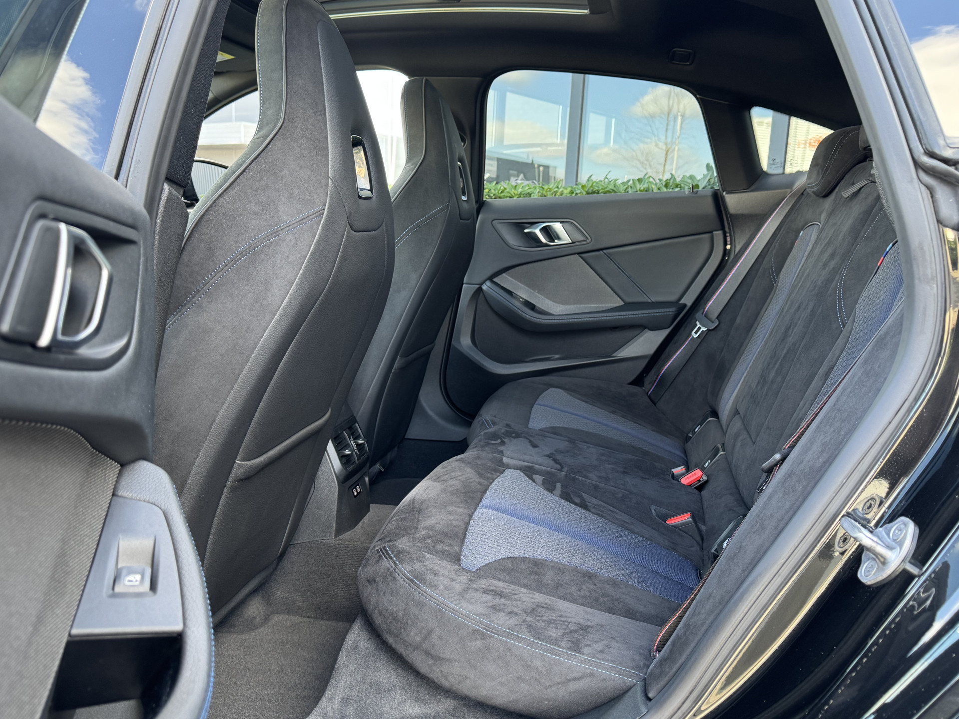 52540232-29.jpg
