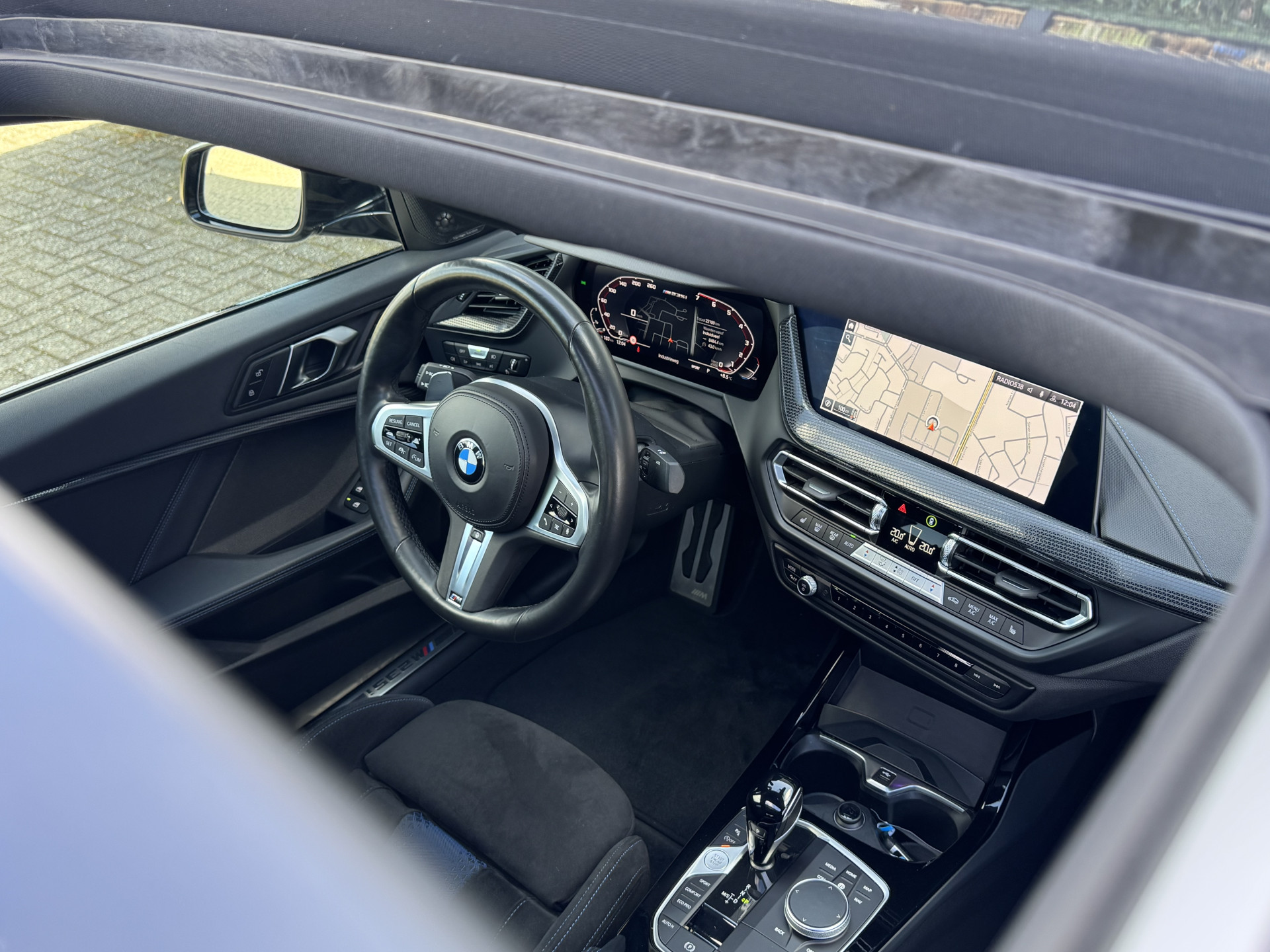 52540232-30.jpg