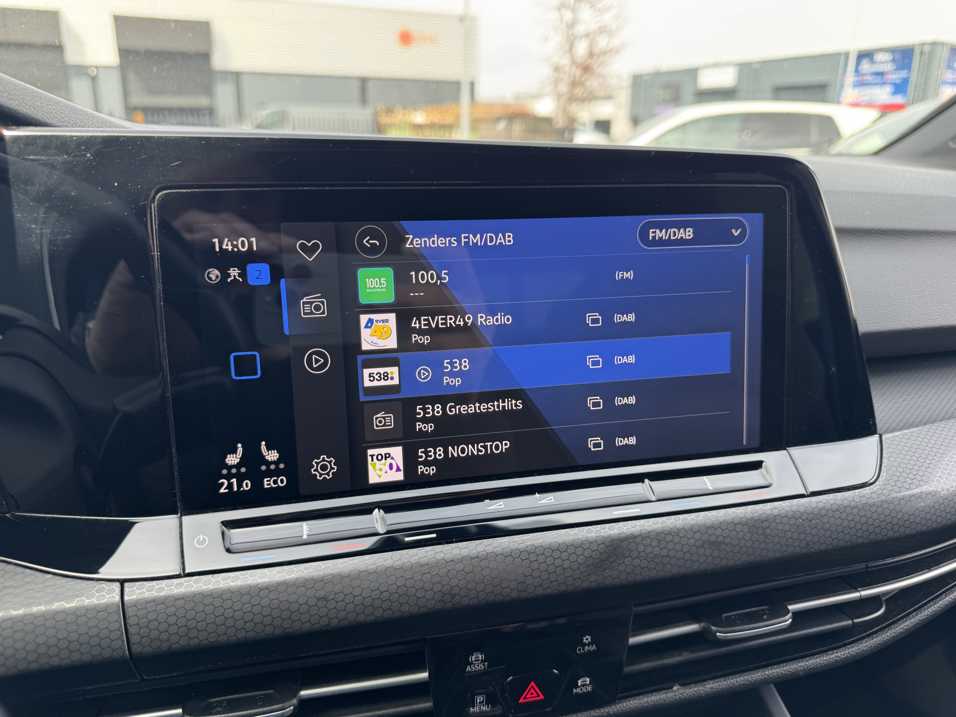 52860995-20.jpg