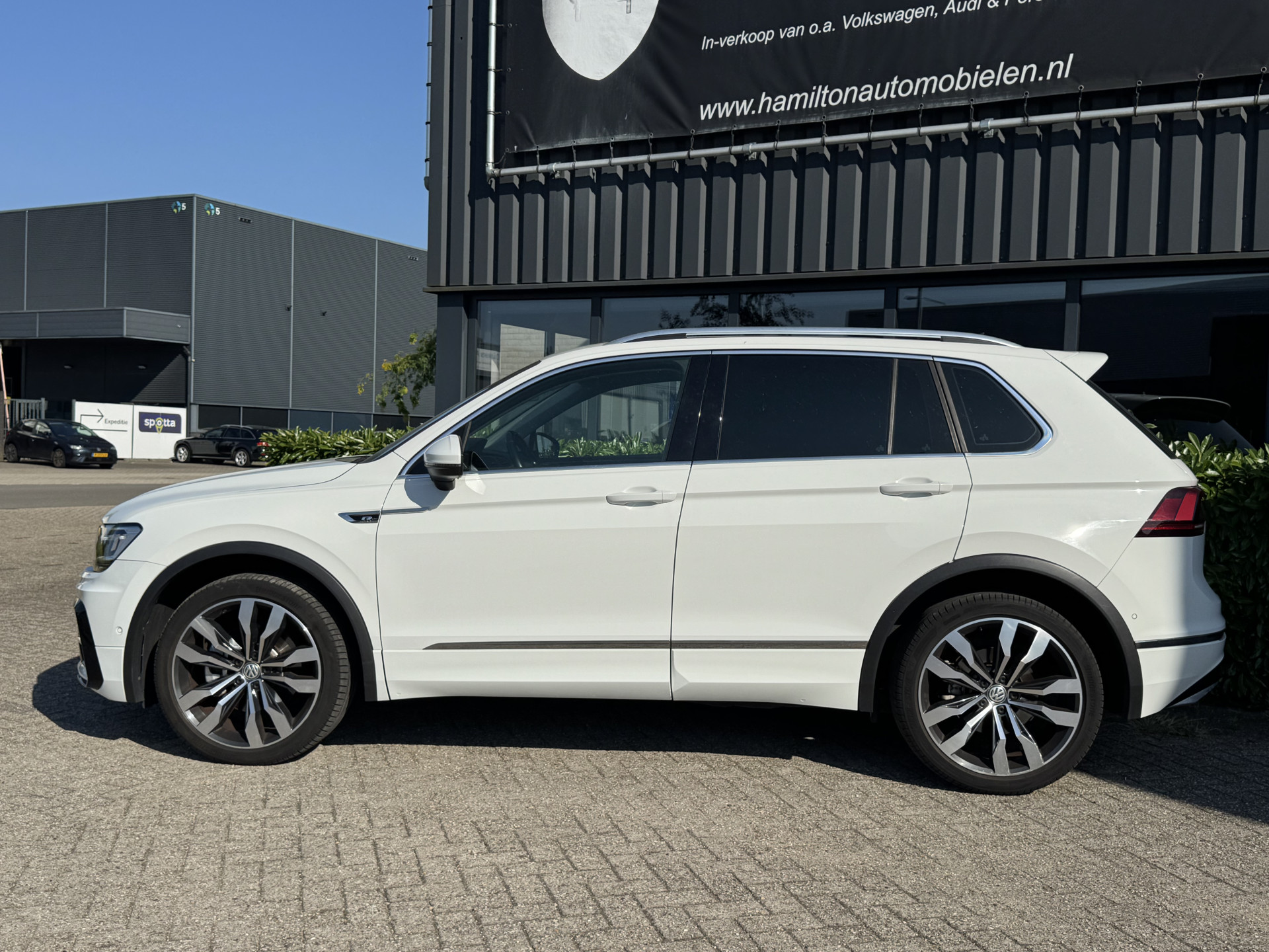 Volkswagen Tiguan 2.0 TDI 240pk Bit. DSG / Aut. 4Motion R-Line Highline 54994604-3.jpg | Hamilton Automobielen