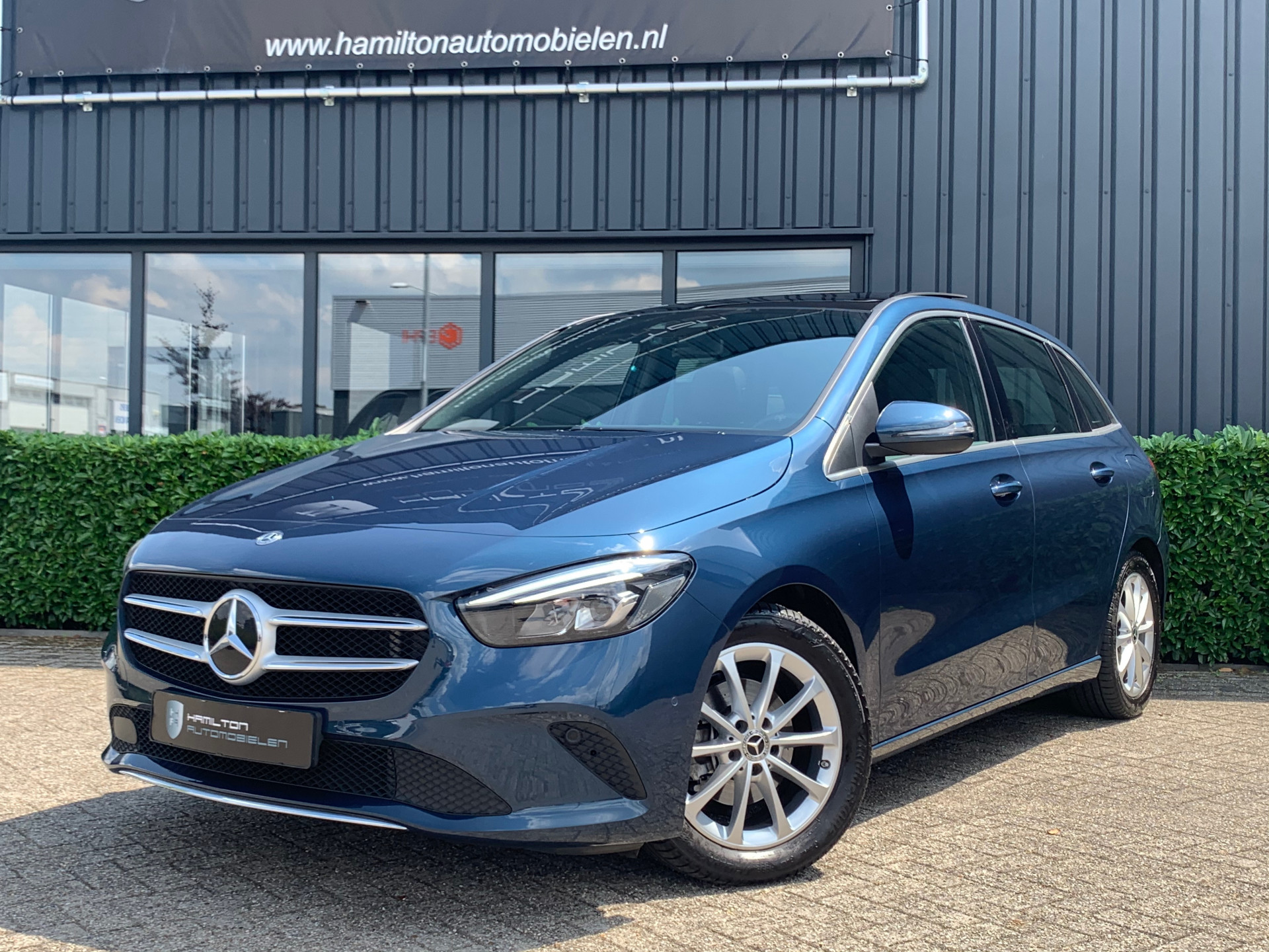 grens Normaal gesproken Bedrog Mercedes-Benz-B-Klasse-180 Aut. Launch Edition Premium Plus-kopen in  Eindhoven