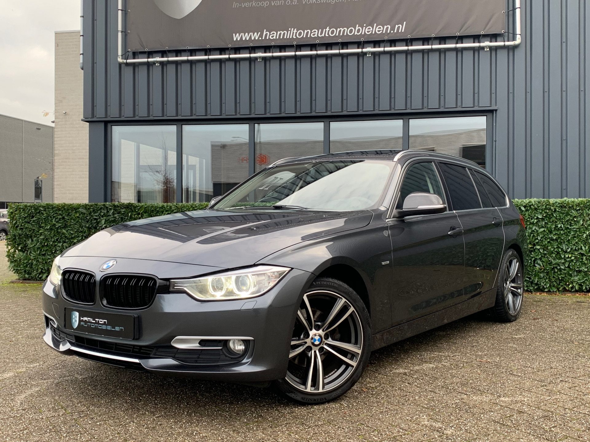 Samengroeiing appel Jolly BMW-3 Serie-318 d Touring Aut. High Executive Modern Line-kopen in Eindhoven